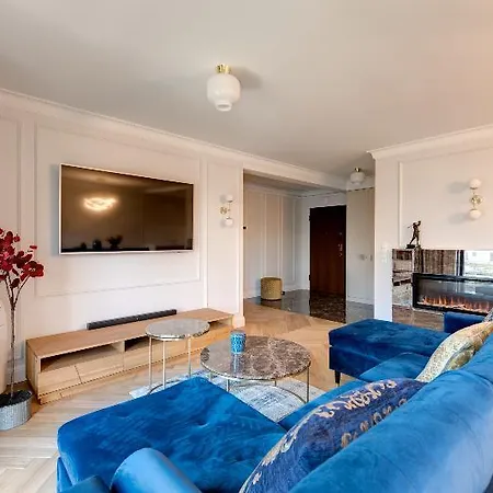 Dom & House - Winter Danzig