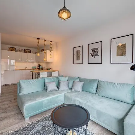 Dom & House - Winter Danzig